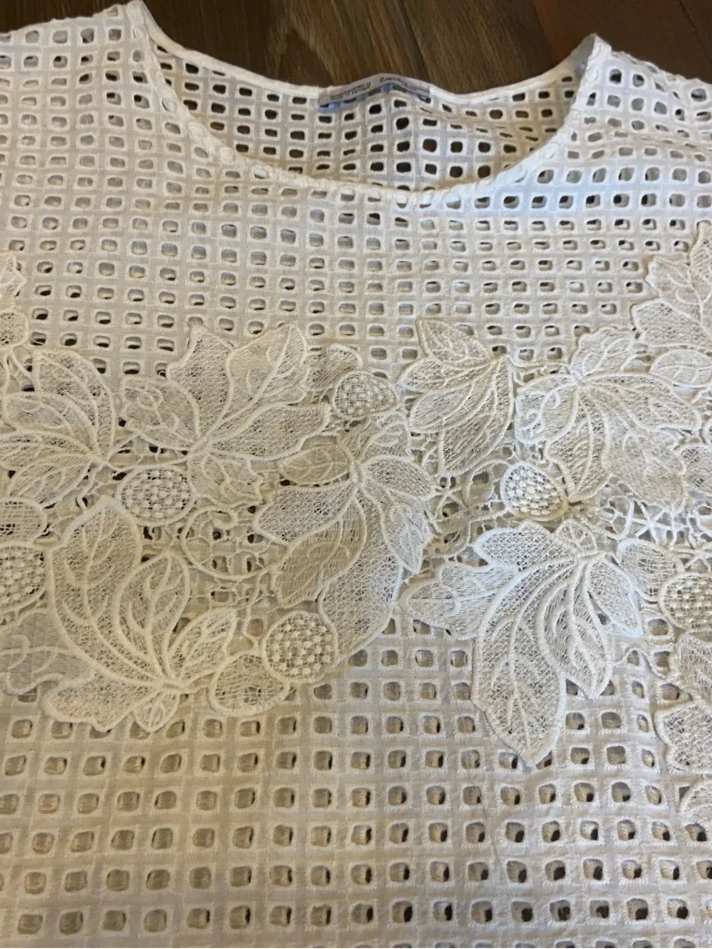 Zara White Eyelet Short-Sleeve Top with Floral Lace - Picture 4 of 7